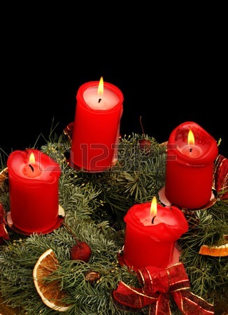 Adventskranz mit 4 Kerzen.jpg